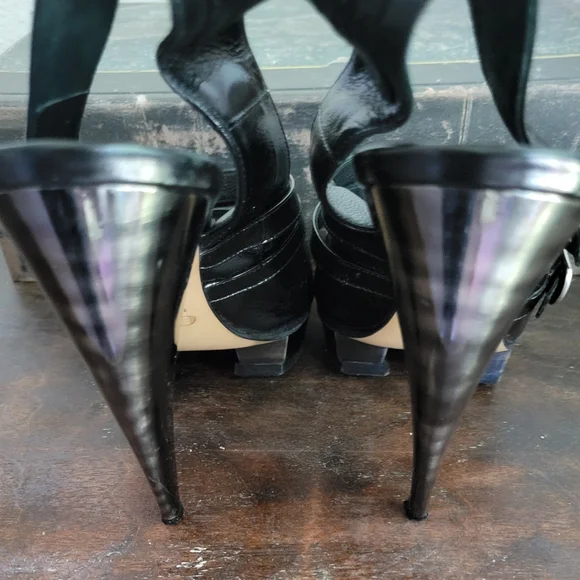 Chloe Black Patent Leather Slingback Heels with Silver Buckles Size 7 - Picture 3 of 6